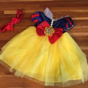 Disney Snow White costume.   12-18 months.
